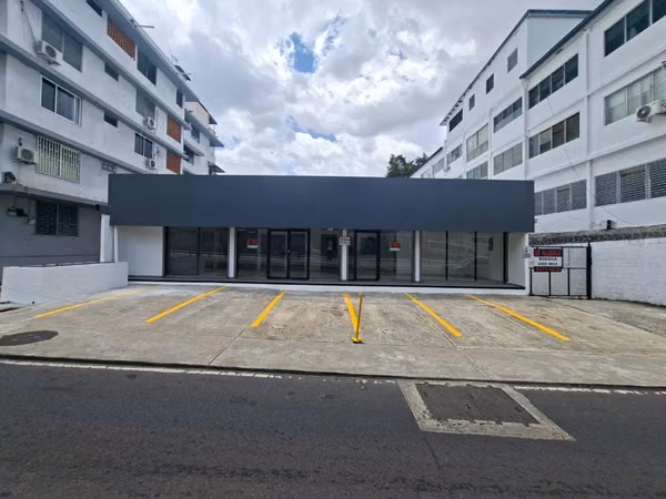 Se alquila local comercial 90 m2 en Los Angeles/ El Paical