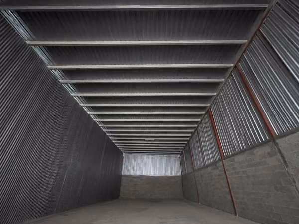 Alquiler de galera en tocumen 350mts2 con 8 de alto, 1 baño, corriente trifasica