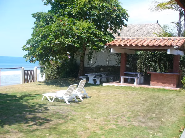I SELL HOME. LAND. CORONADO. IN FRONT OF THE PLAY. BEACH.