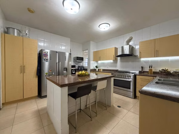 Sale of House in Villa Valencia, Costa Sur