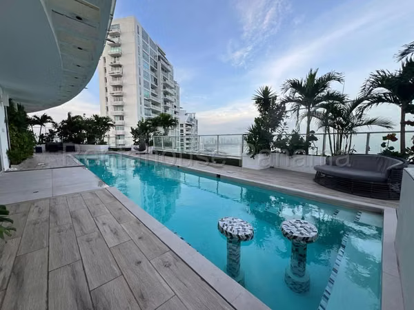 Penthouse de 2 Niveles con Piscina Privada de Agua Salada y Cine 25EPP6803