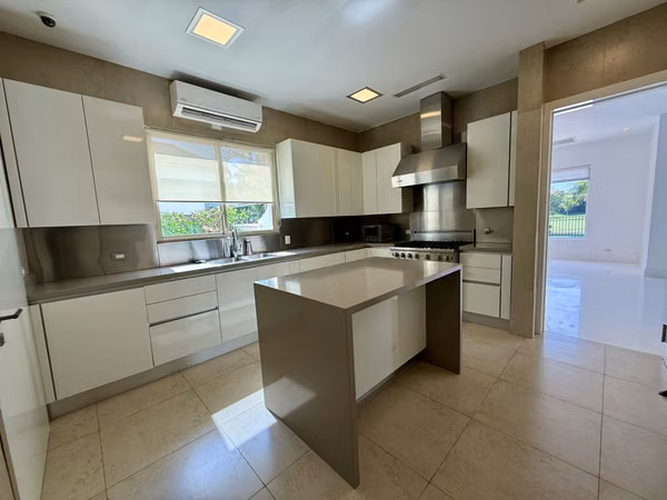 Sale of House in Fairway Estates, Santa Maria