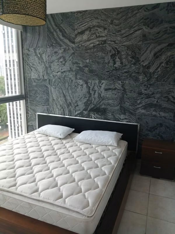 alquiler de apartamento en obarrio, 115 mts2, 2 recamaras 2 baños, balcón, amueblado