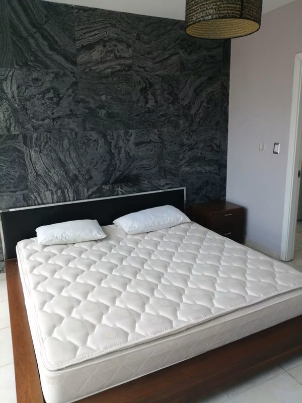 alquiler de apartamento en obarrio, 115 mts2, 2 recamaras 2 baños, balcón, amueblado