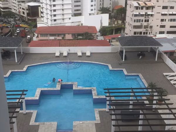 alquiler de apartamento en obarrio, 115 mts2, 2 recamaras 2 baños, balcón, amueblado