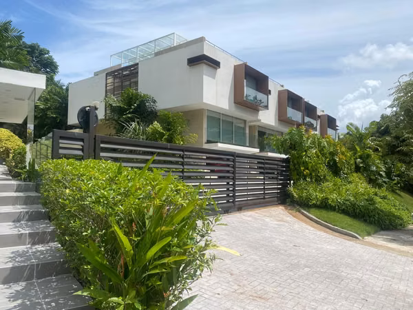 ALQUILER TOWN HOUSE EN CLAYTON