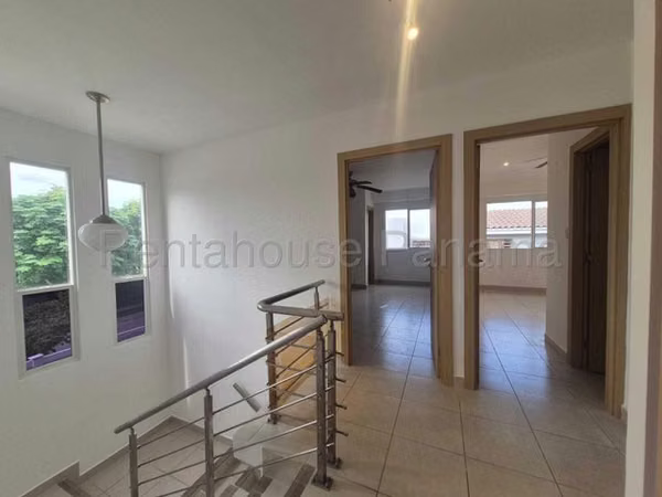 Venta de Casa de Esquina Paseo del Norte Adventure 26SPCG8712