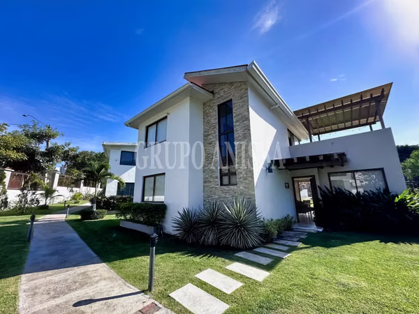 Oportunidad! Se Alquila Bella Casa Amoblada en Rio Mar San Carlos