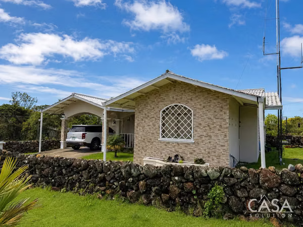 3-Bedroom Home with Mountain Views &amp; Jacuzzi in Alto Boquete