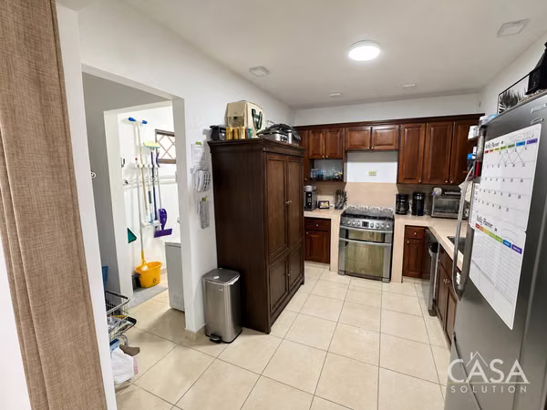3-Bedroom Home with Mountain Views &amp; Jacuzzi in Alto Boquete