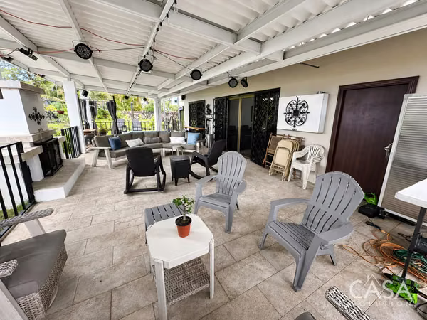 3-Bedroom Home with Mountain Views &amp; Jacuzzi in Alto Boquete