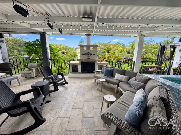 3-Bedroom Home with Mountain Views &amp; Jacuzzi in Alto Boquete