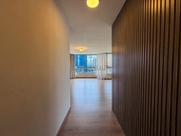 Apartamento en Alquiler en Obarrio, Panamá – Amplia Residencia de 183 m² con 3 Recámaras