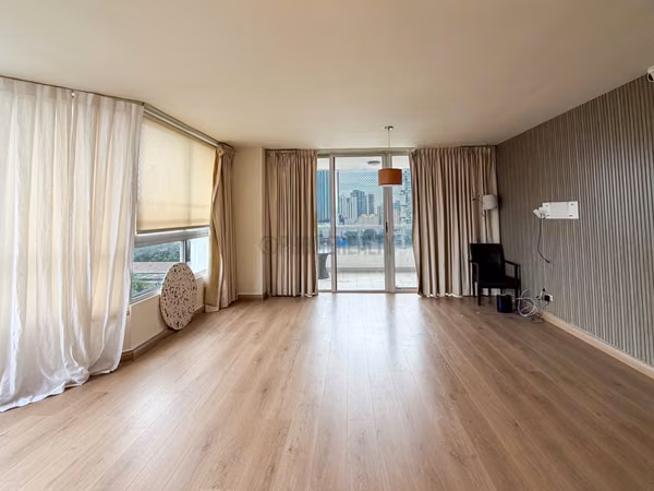 Apartamento en Alquiler en Obarrio, Panamá – Amplia Residencia de 183 m² con 3 Recámaras