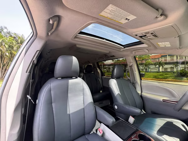2013 TOYOTA SIENNA PREMIUN XLE
