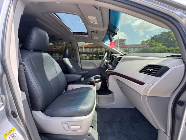 2013 TOYOTA SIENNA PREMIUN XLE