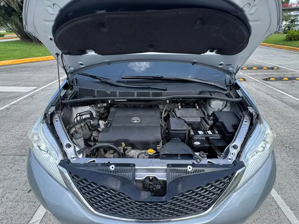 2013 TOYOTA SIENNA PREMIUN XLE