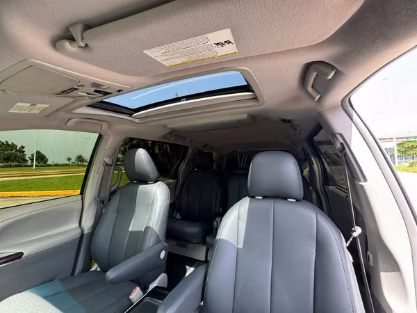 2013 TOYOTA SIENNA PREMIUN XLE