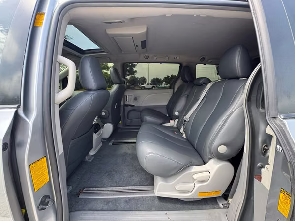 2013 TOYOTA SIENNA PREMIUN XLE