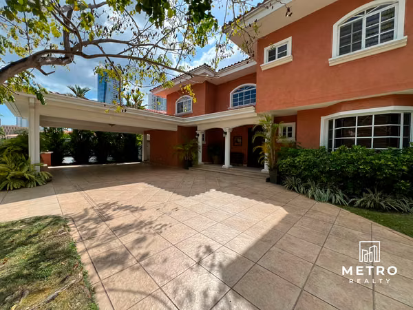 Costa del Este Luxurious House for Sale