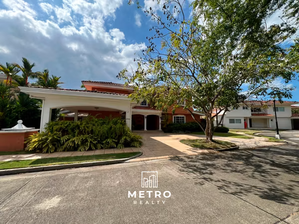 Costa del Este Luxurious House for Sale