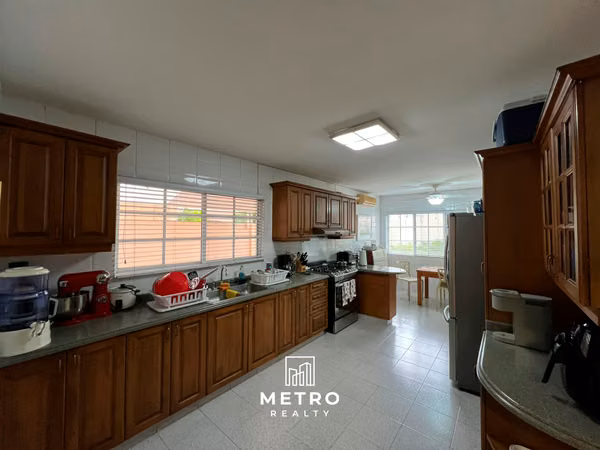 Costa del Este Luxurious House for Sale