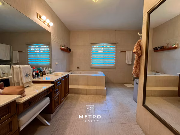Costa del Este Luxurious House for Sale