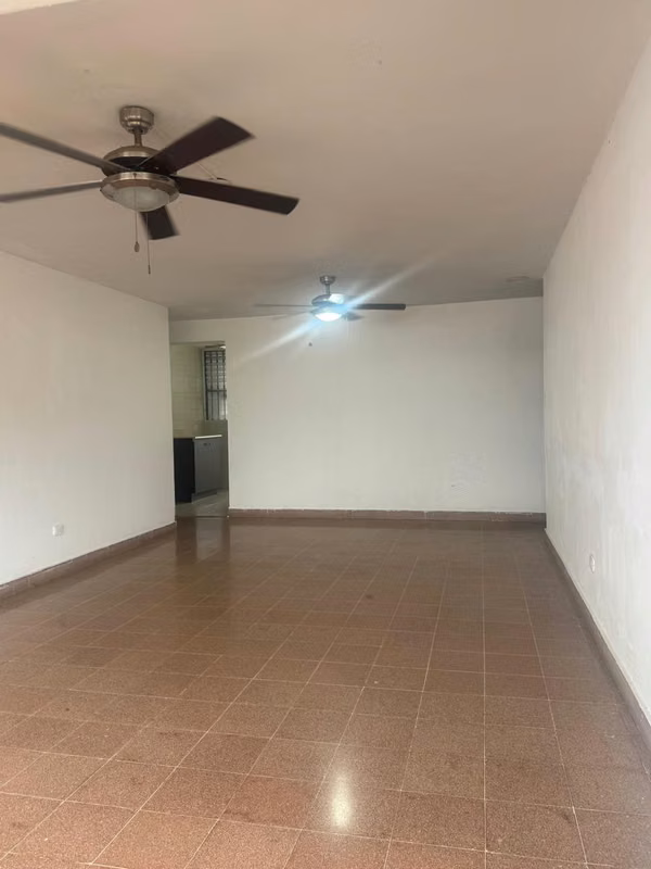 FOR RENT: SPACIOUS APARTMENT IN PARQUE LEFEVRE