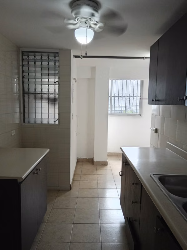 FOR RENT: SPACIOUS APARTMENT IN PARQUE LEFEVRE