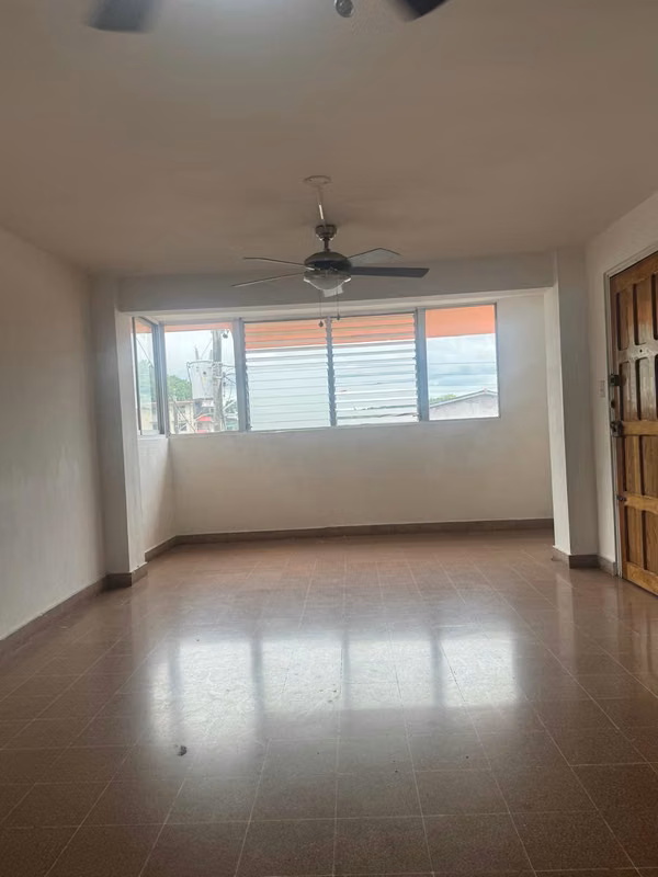 FOR RENT: SPACIOUS APARTMENT IN PARQUE LEFEVRE
