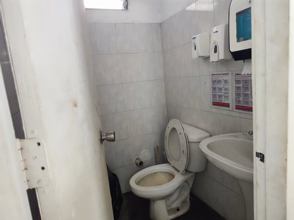 RENT A BEAUTIFUL FLAT GALLEY