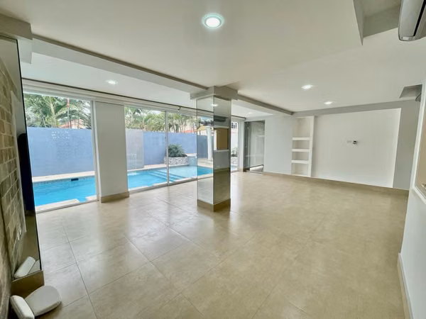 East Coast - 124; House of 338m2 - 124; 5 rooms - 124; CBE - 124; Social area