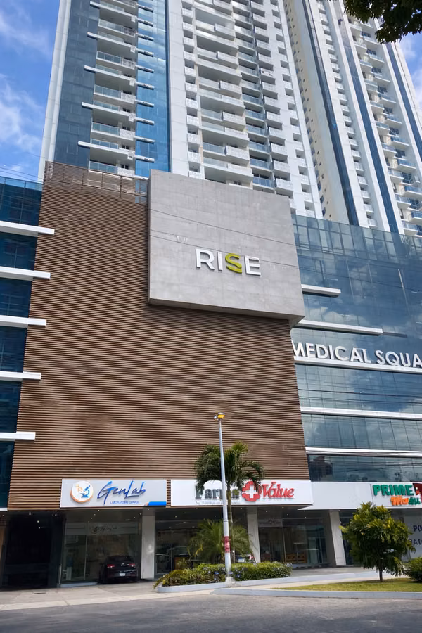 VENTA DE LOCAL COMERCIAL EN PARK SQUARE MEDICAL CENTER