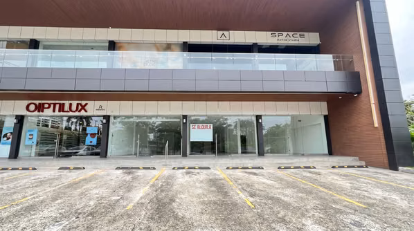 Alquiler Local Comercial en Santa Elena Strip Mall - 380 m² Frente a Vía Principal - AF
