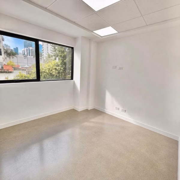 ALQUILO HERMOSO LOCAL COMERCIAL EN PLAZA ROYAL CENTER – MARBELLA