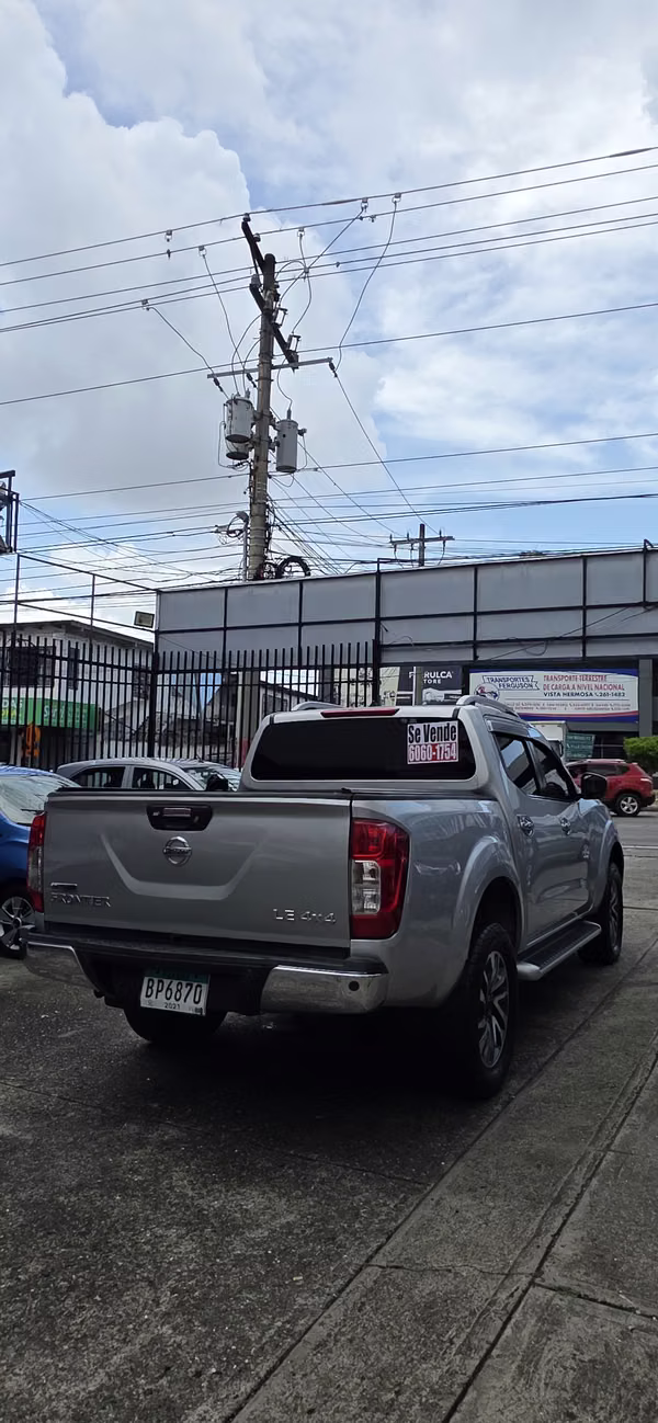 NISSAN FRONTIER NP300  DOBLE CABINA AUTOMÁTICA 2020