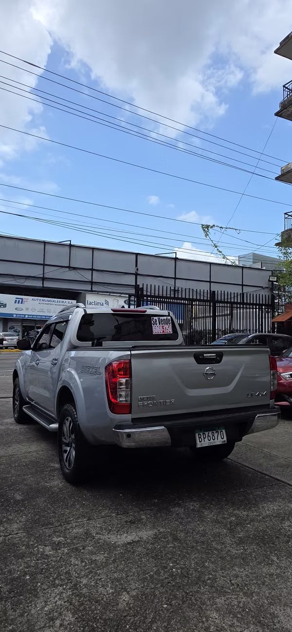 NISSAN FRONTIER NP300  DOBLE CABINA AUTOMÁTICA 2020
