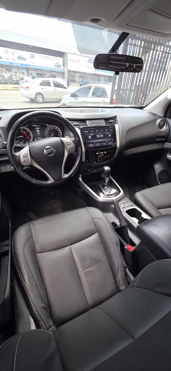NISSAN FRONTIER NP300  DOBLE CABINA AUTOMÁTICA 2020