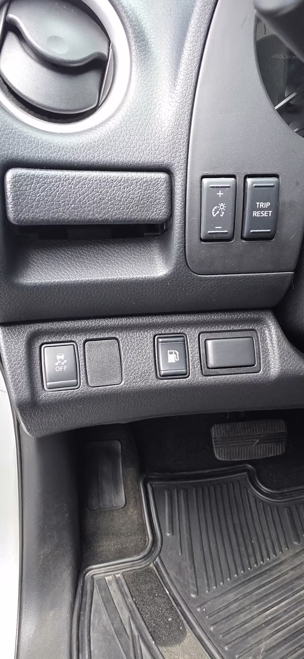 NISSAN FRONTIER NP300  DOBLE CABINA AUTOMÁTICA 2020