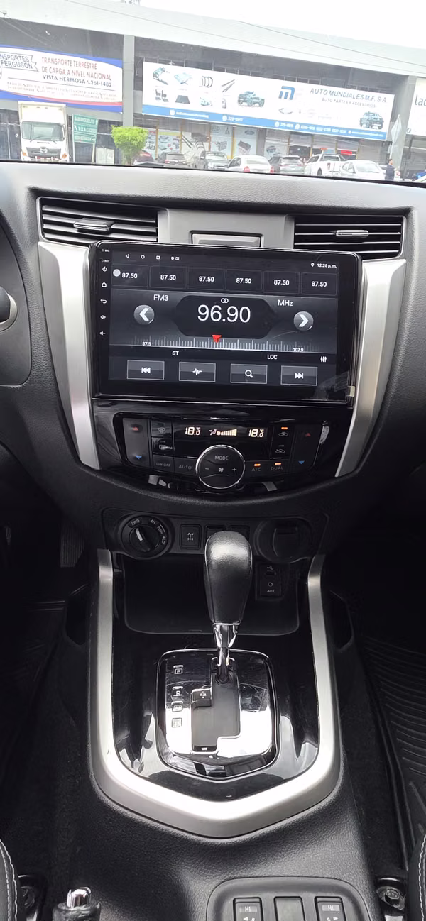 NISSAN FRONTIER NP300  DOBLE CABINA AUTOMÁTICA 2020