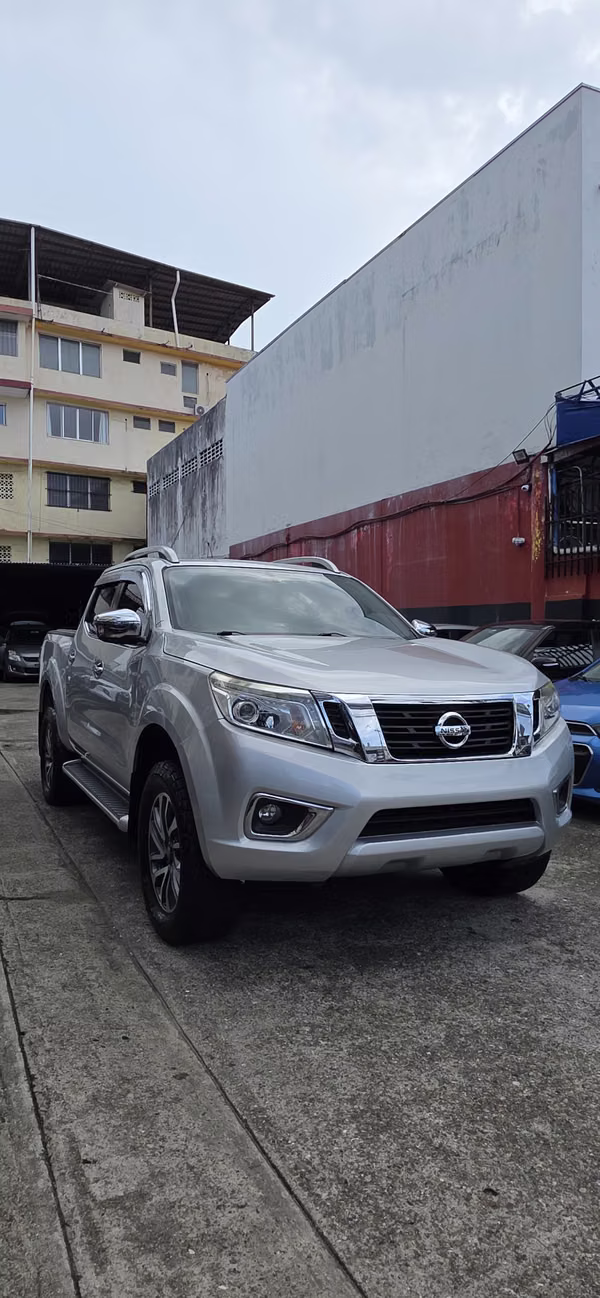 NISSAN FRONTIER NP300  DOBLE CABINA AUTOMÁTICA 2020
