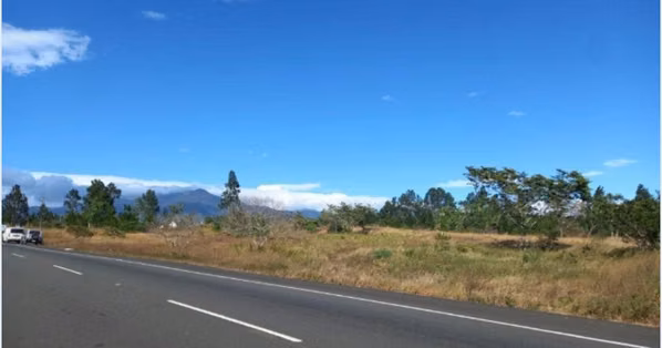 Large, Flat Plot of Land on the Road to Boquete – Commercial or Residential Use
