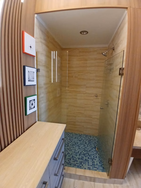 Alquilo hermoso apartamento en Obarrio, Full amoblado, 1 recamara, 95m2