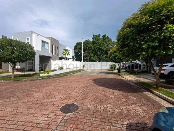 Casa en Alquiler Brisas del Golf Victoria 27SPCG552