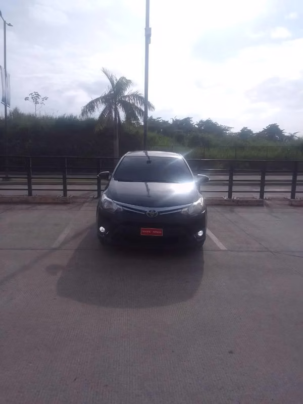 Toyota Yaris Negro