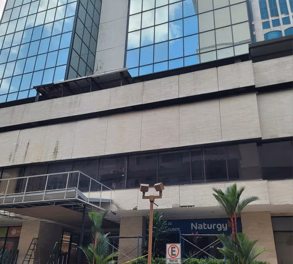OFICINA DE 120MTS EN EDIFICIO VALLARINO, OBARRIO