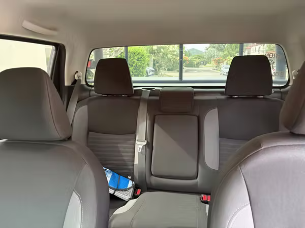 Vendo Nissan Frontier EX 4X4 con garantía de agencia muy poco kilometros