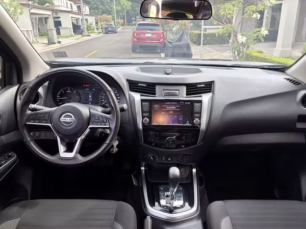 Vendo Nissan Frontier EX 4X4 con garantía de agencia muy poco kilometros
