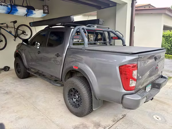 Vendo Nissan Frontier EX 4X4 con garantía de agencia muy poco kilometros