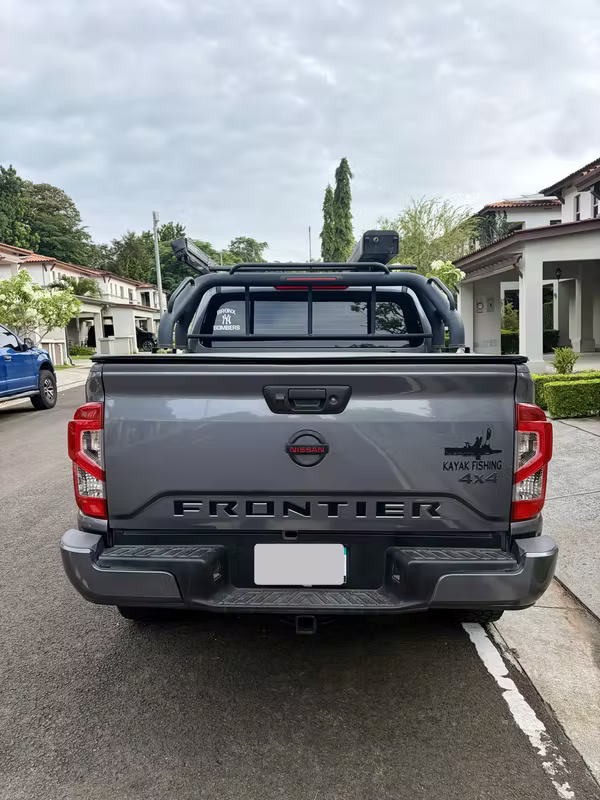 Vendo Nissan Frontier EX 4X4 con garantía de agencia muy poco kilometros